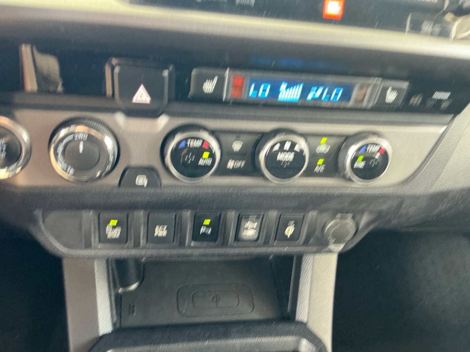 Used 2017 Toyota Tacoma TRD Off-Road image 12