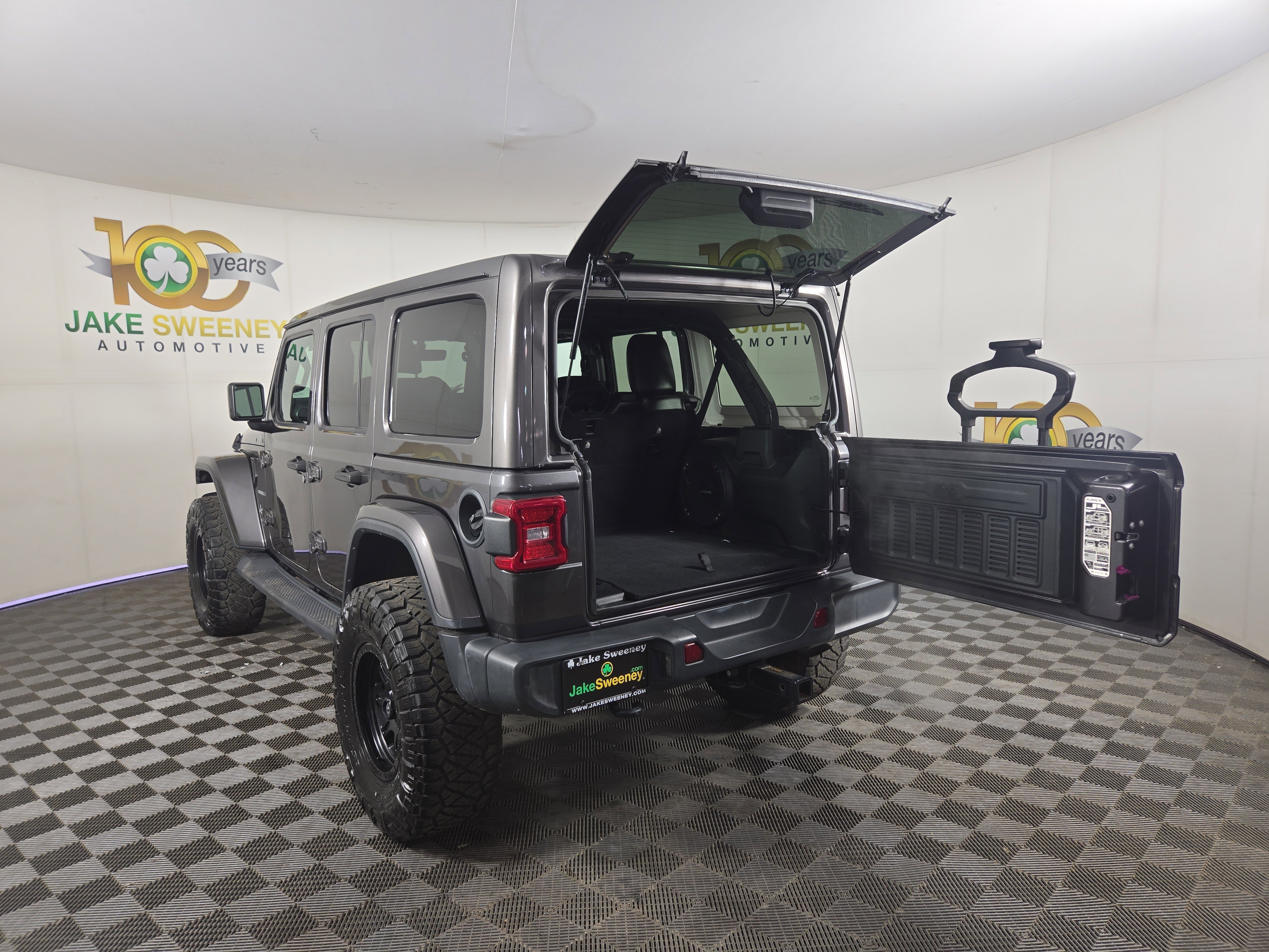 Used 2018 Jeep Wrangler Unlimited Sahara image 33