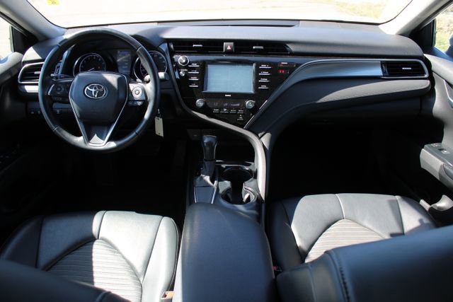Used 2020 Toyota Camry SE w/ Carpet Mat Package image 13