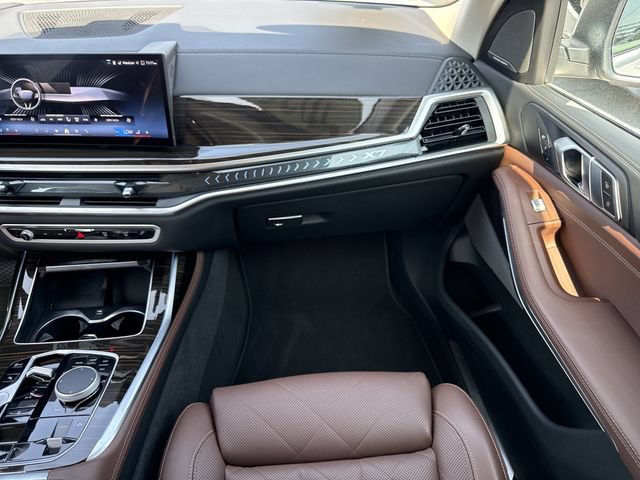 Used 2025 BMW X7 xDrive40i w/ Premium Package AWD/4WD image 16
