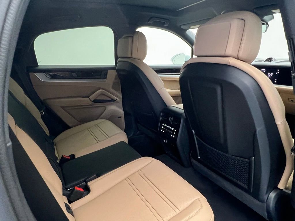 New 2025 Porsche Cayenne Coupe image 16