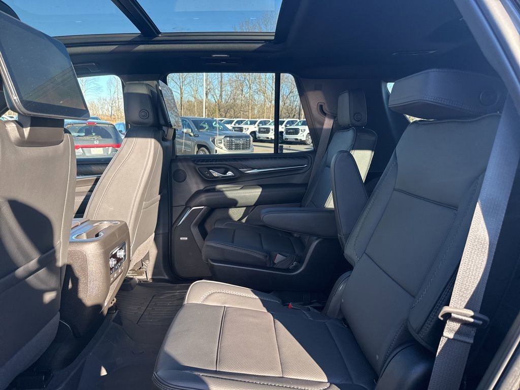 Used 2023 GMC Yukon Denali w/ Denali Reserve Package image 13