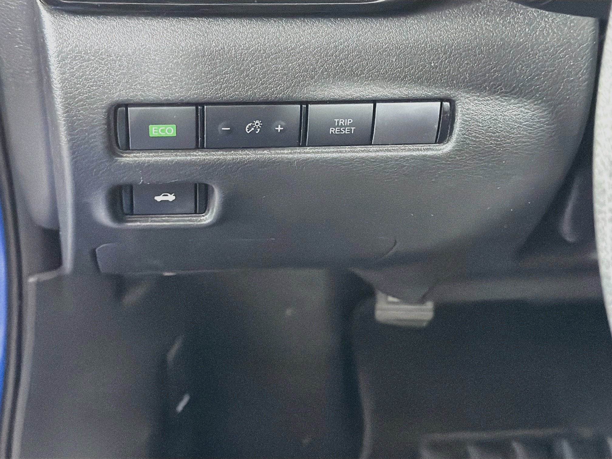 Used 2025 Nissan Sentra SV FWD image 16