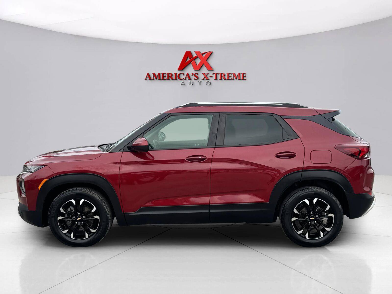 Used 2021 Chevrolet TrailBlazer LT w/ Premium Seating Package FWD image 4