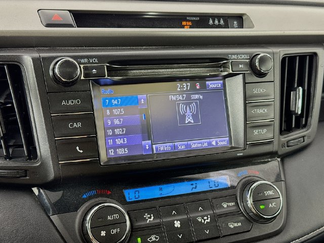 Used 2018 Toyota RAV4 XLE AWD/4WD image 30