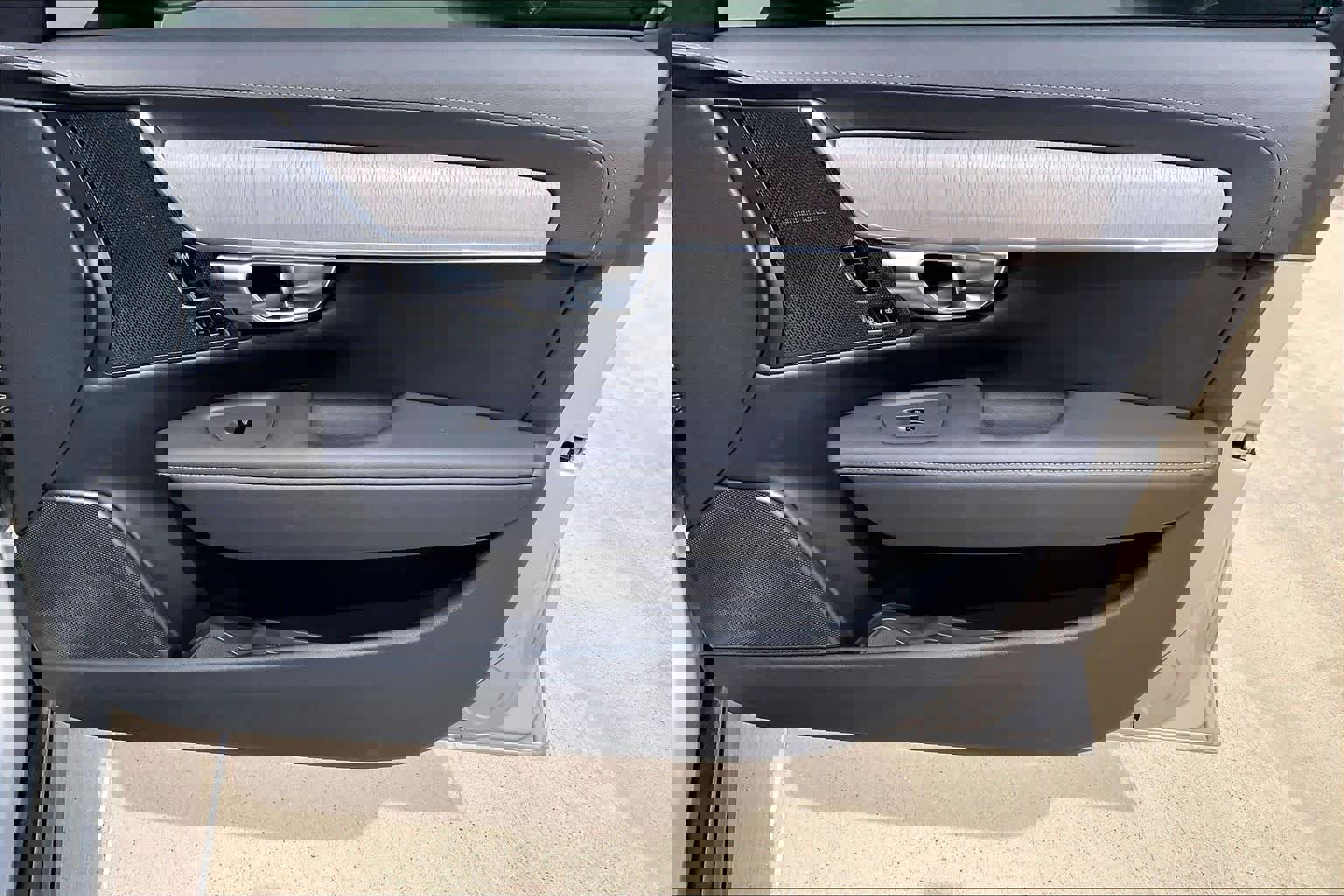 Used 2025 Volvo V90 B6 Cross Country Ultra w/ Protection Package Premier image 23