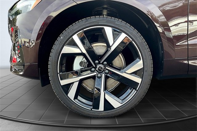 New 2026 Volvo XC60 B5 Ultra w/ Climate Package image 13