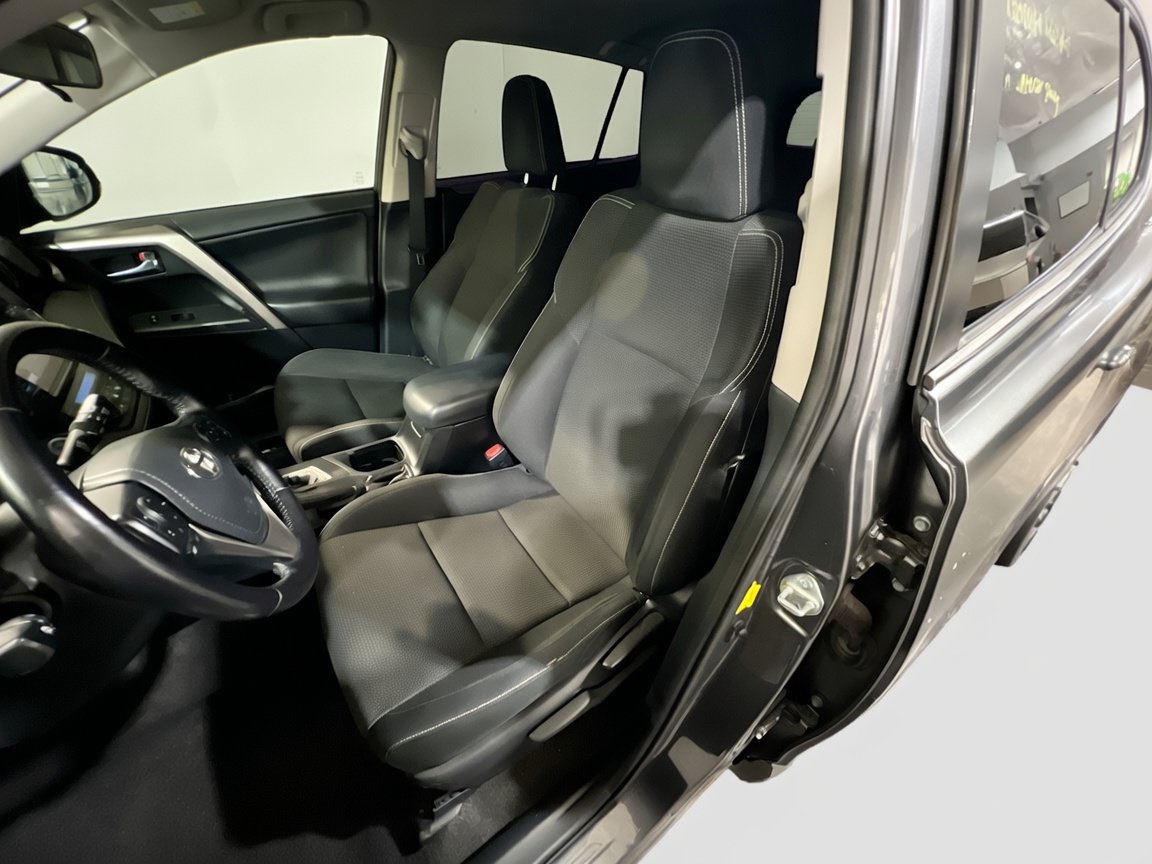 Used 2016 Toyota RAV4 XLE w/ Convenience Package AWD/4WD image 15