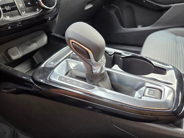 Certified 2025 Chevrolet Trax LT w/ LT Convenience Package FWD image 34
