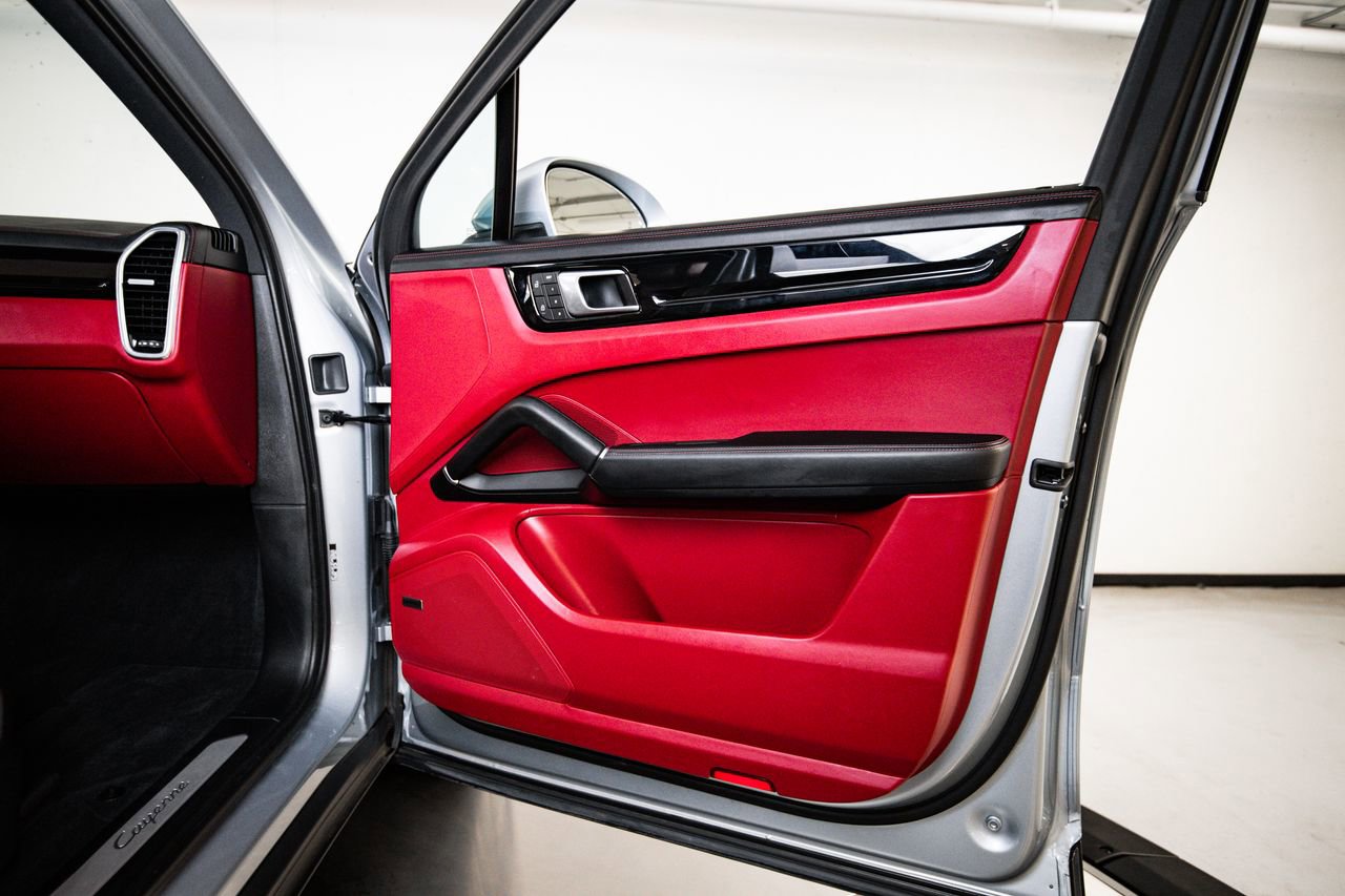 Used 2023 Porsche Cayenne AWD/4WD image 27