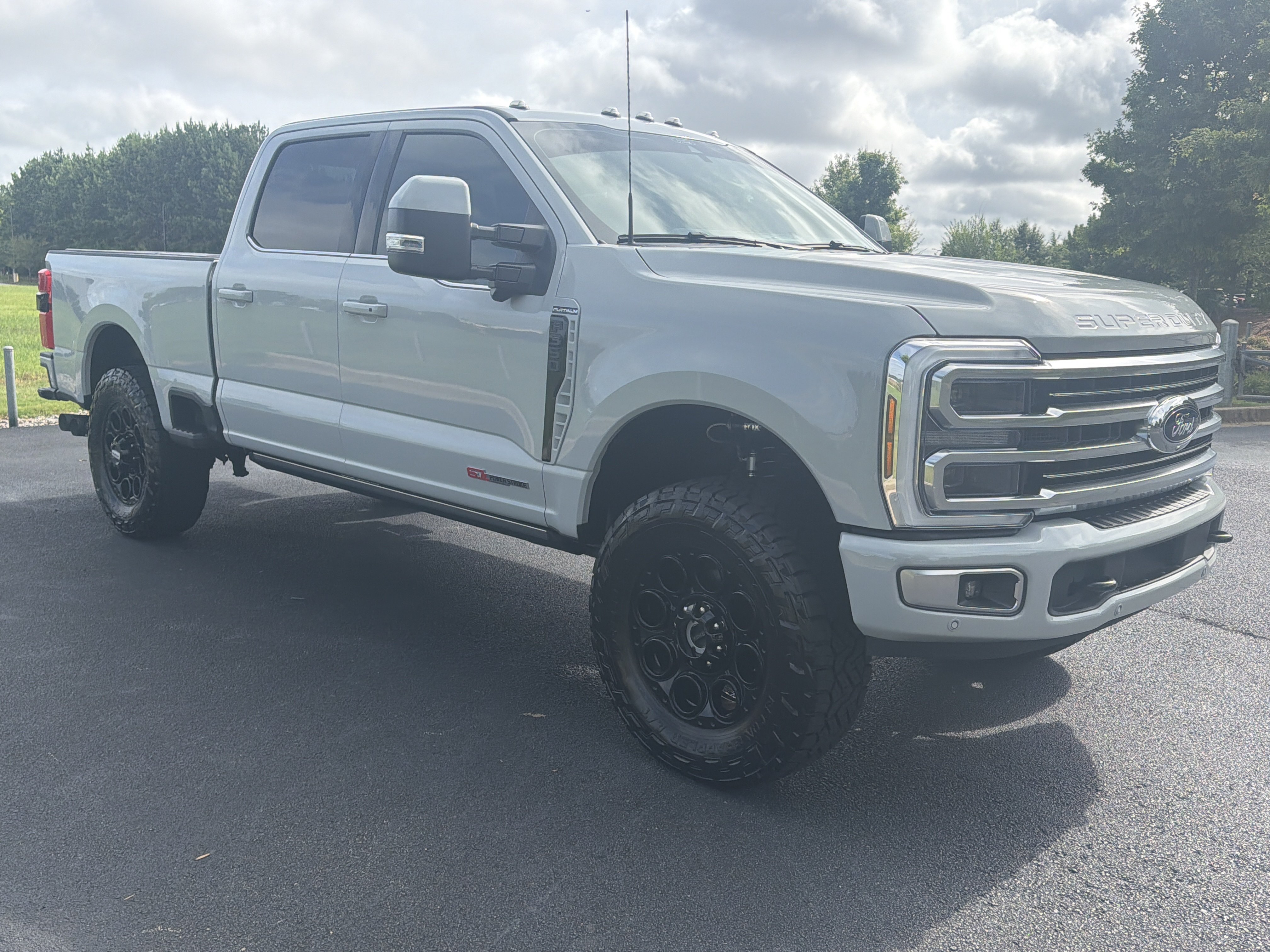 Used 2026 Ford F350 Platinum w/ Platinum Plus Package AWD/4WD image 2