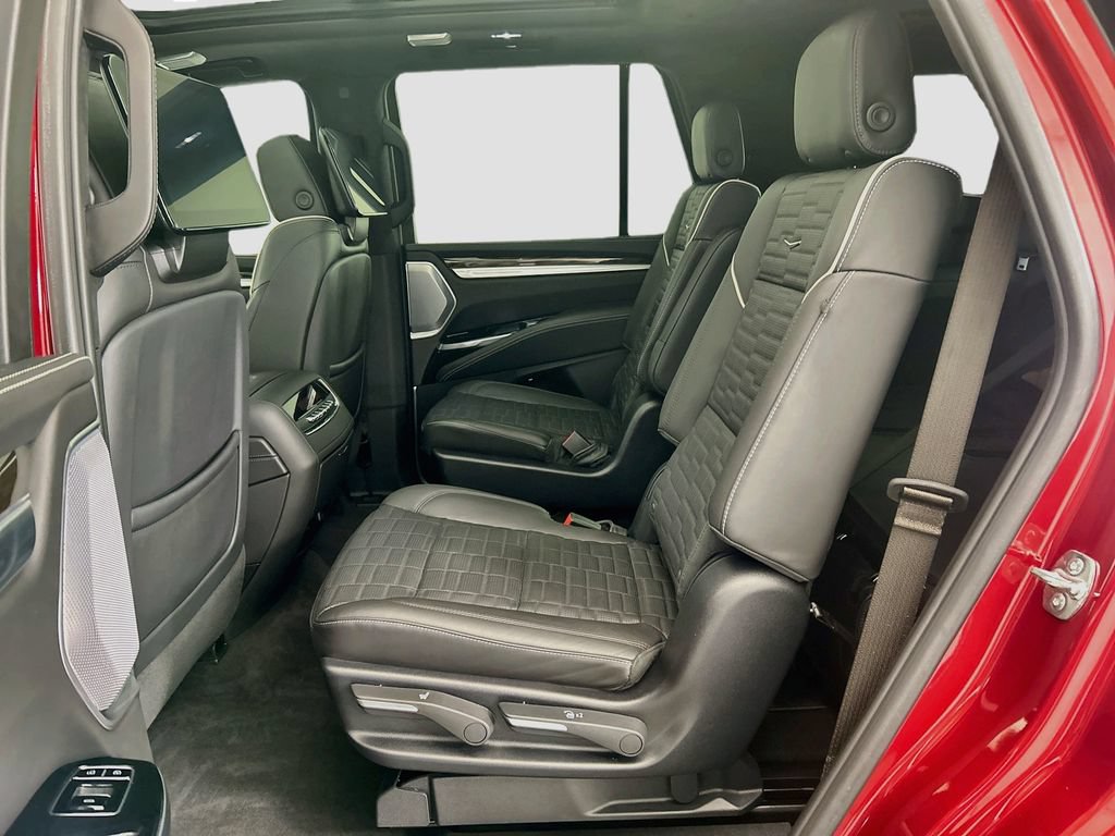 Used 2025 Cadillac Escalade Sport Platinum w/ LPO, ONYX Package AWD/4WD image 20