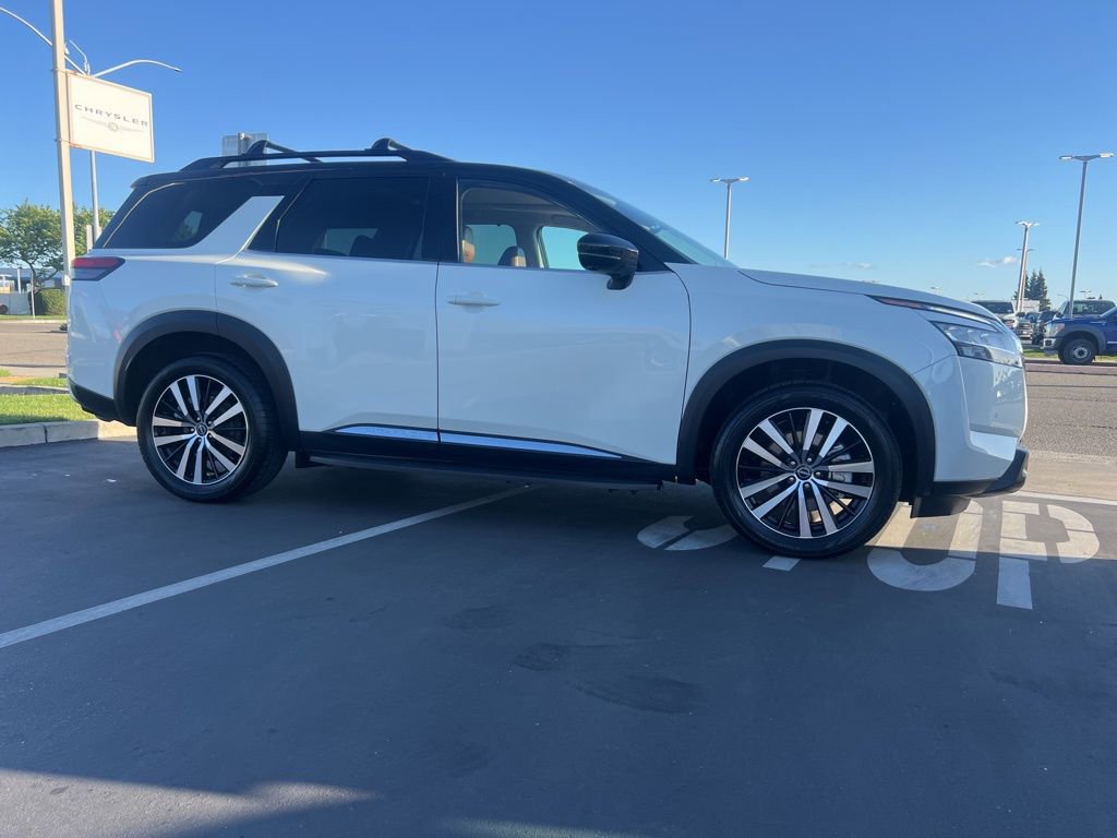 Used 2023 Nissan Pathfinder Platinum w/ Cargo Package AWD/4WD image 8