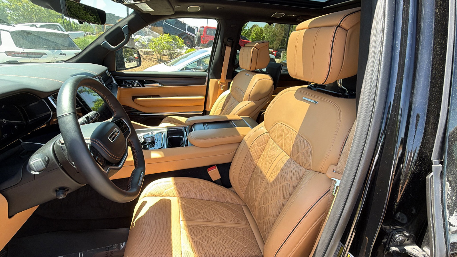 Used 2025 Jeep Grand Wagoneer Series III w/ Rear Seat Video Group 1 AWD/4WD image 17