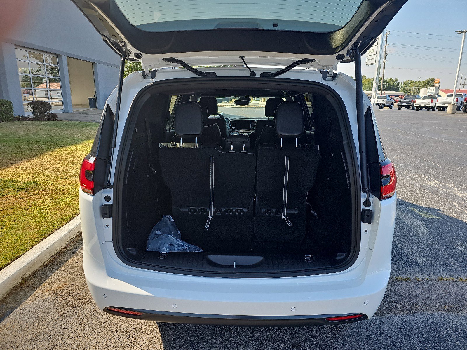 New 2026 Chrysler Pacifica Limited image 6