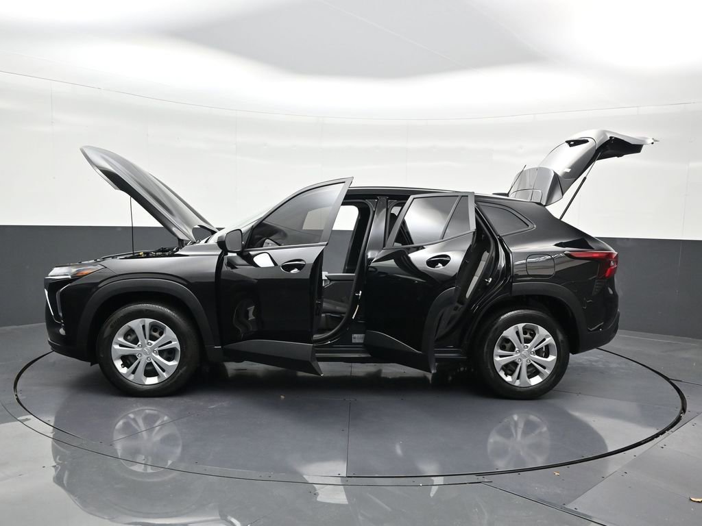 Used 2025 Chevrolet Trax LS image 33