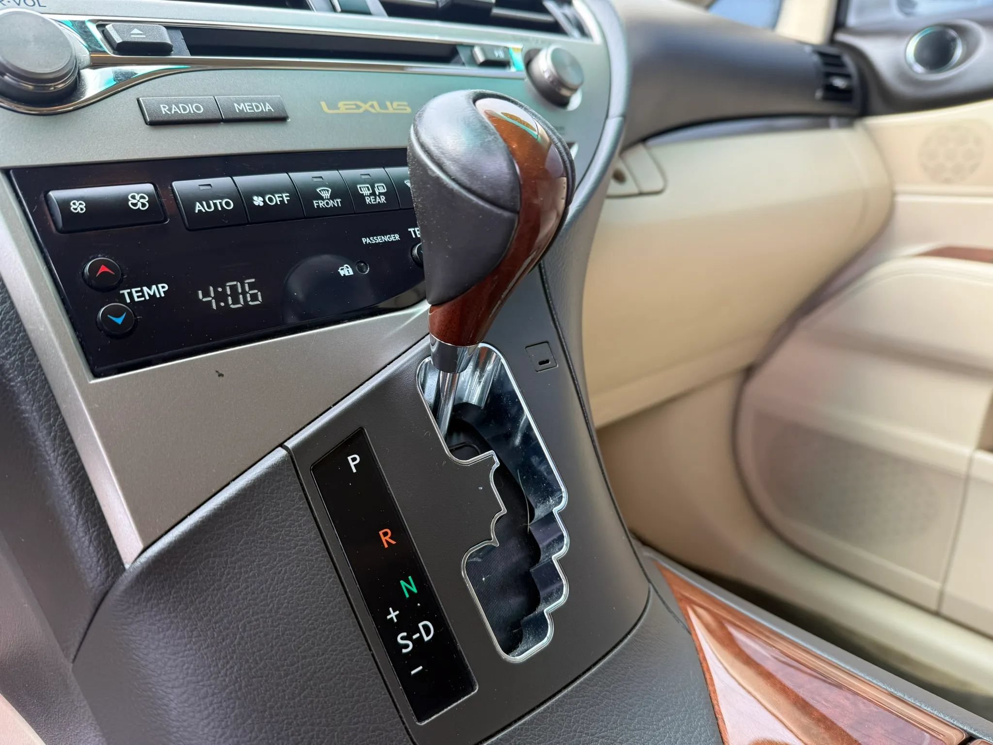 Used 2013 Lexus RX 450h AWD w/ Navigation Pkg image 22
