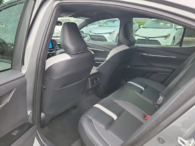 Used 2025 Toyota Camry SE FWD image 7