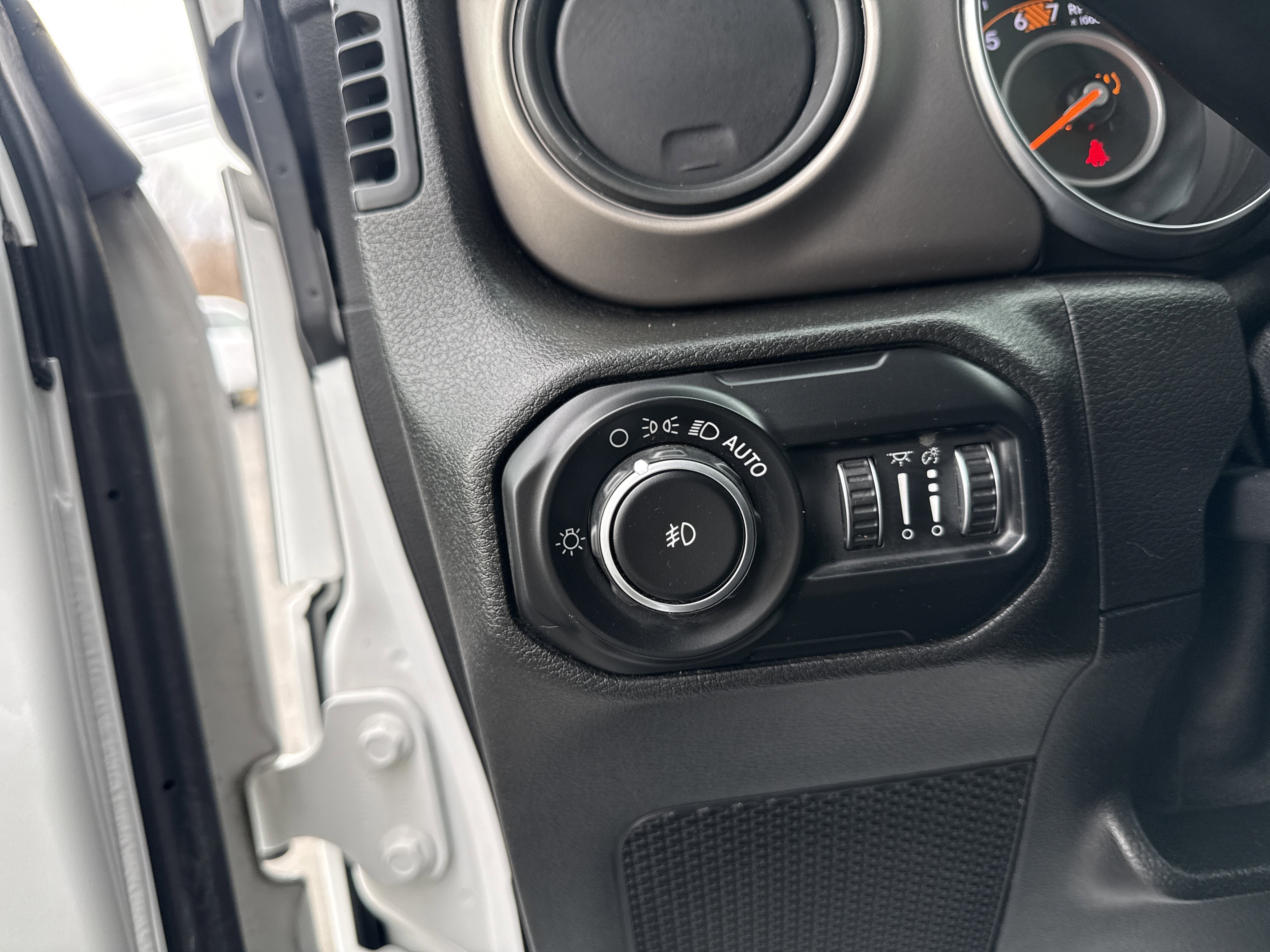 Used 2020 Jeep Wrangler Sport AWD/4WD image 4