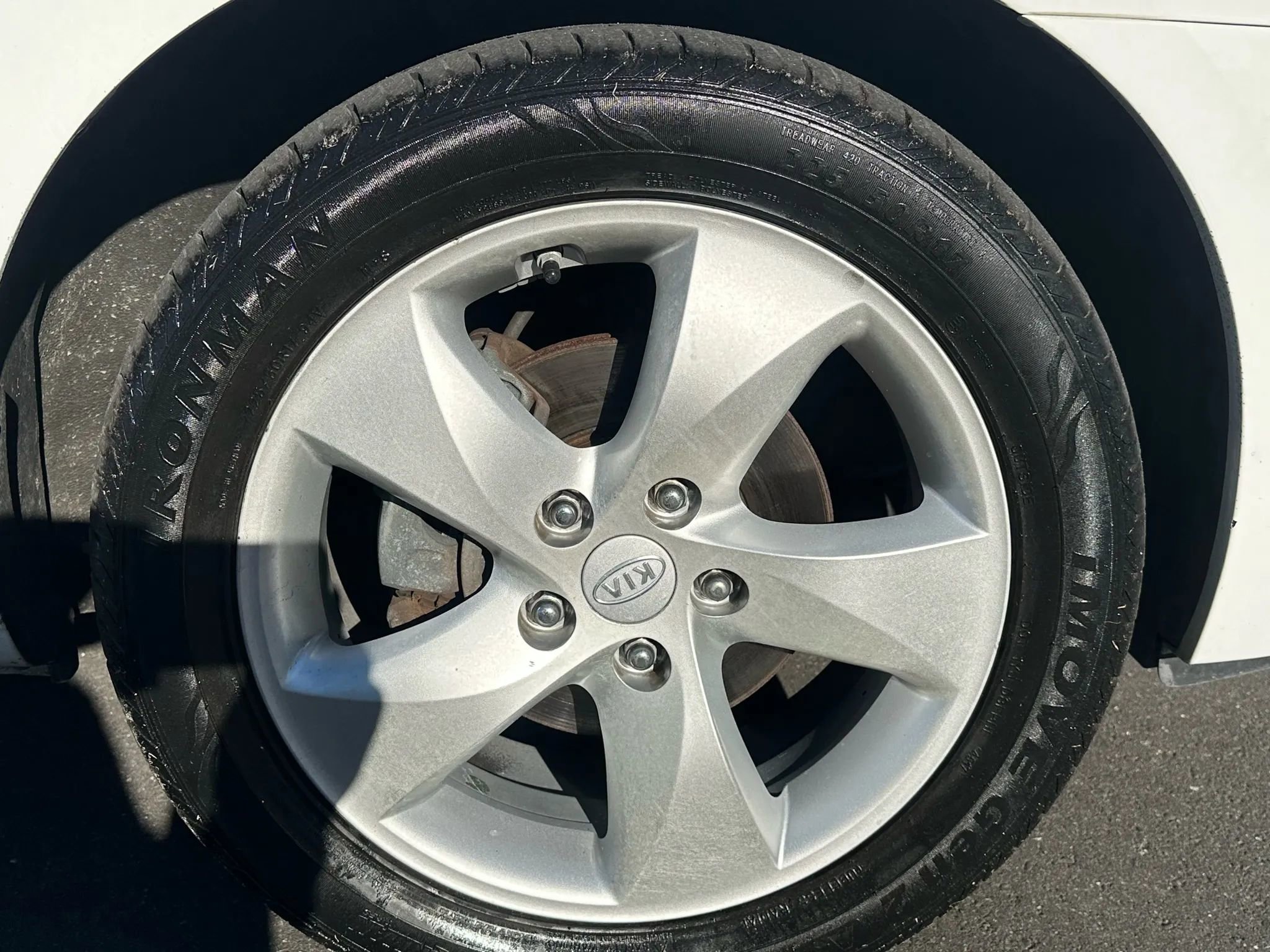 Used 2007 Kia Rondo EX w/ Premium Pkg image 12