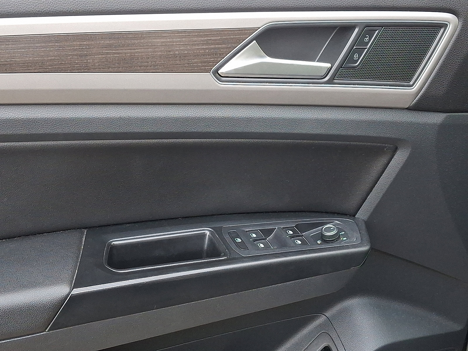 Used 2019 Volkswagen Atlas SE w/ Towing Package image 12