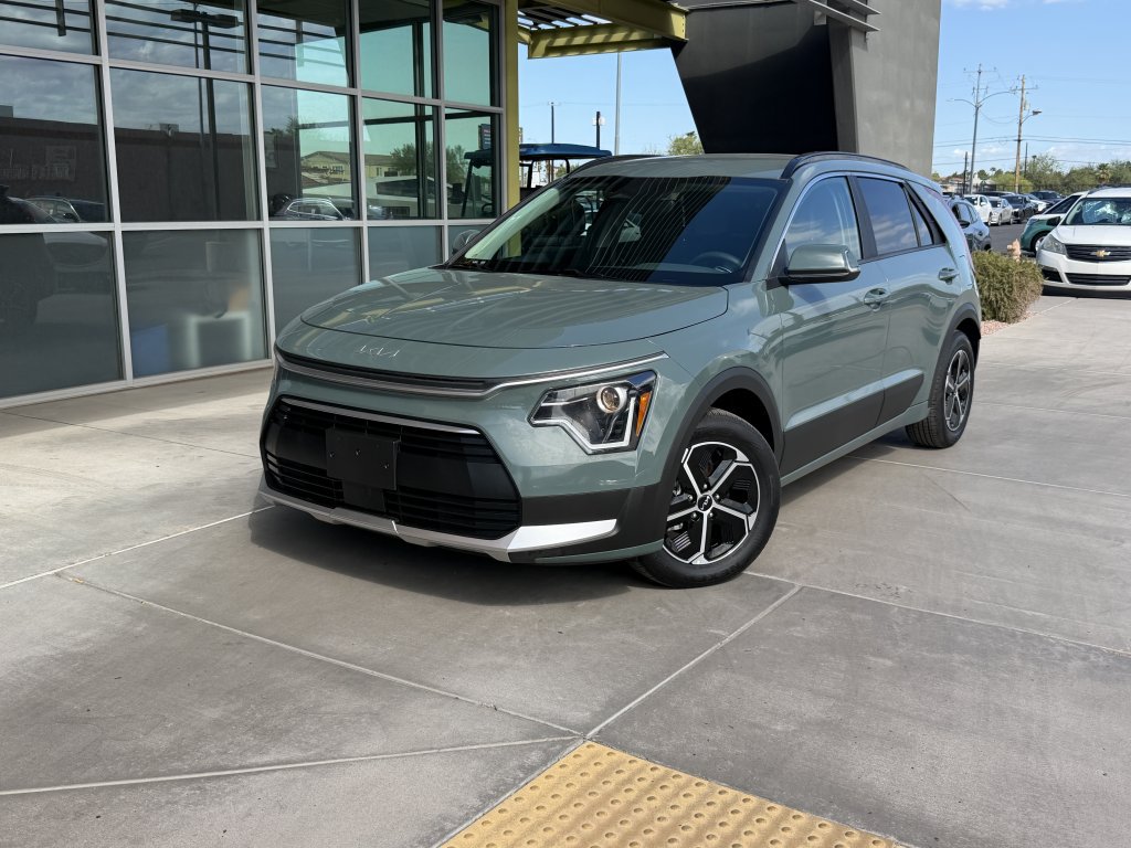 Used 2024 Kia Niro EX FWD image 2