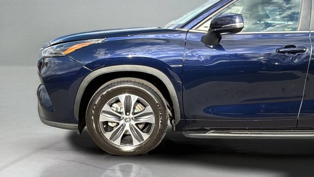 Used 2023 Toyota Highlander XLE FWD image 35