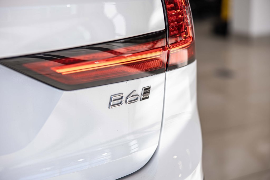 Used 2023 Volvo V90 B6 Cross Country Ultimate w/ Climate Package image 16