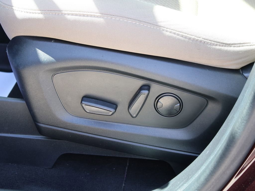 Used 2022 Ford Explorer XLT image 25