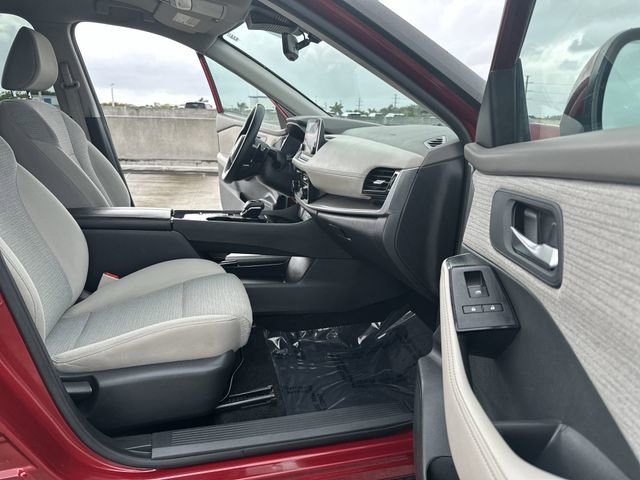 Used 2022 Nissan Rogue SV image 29