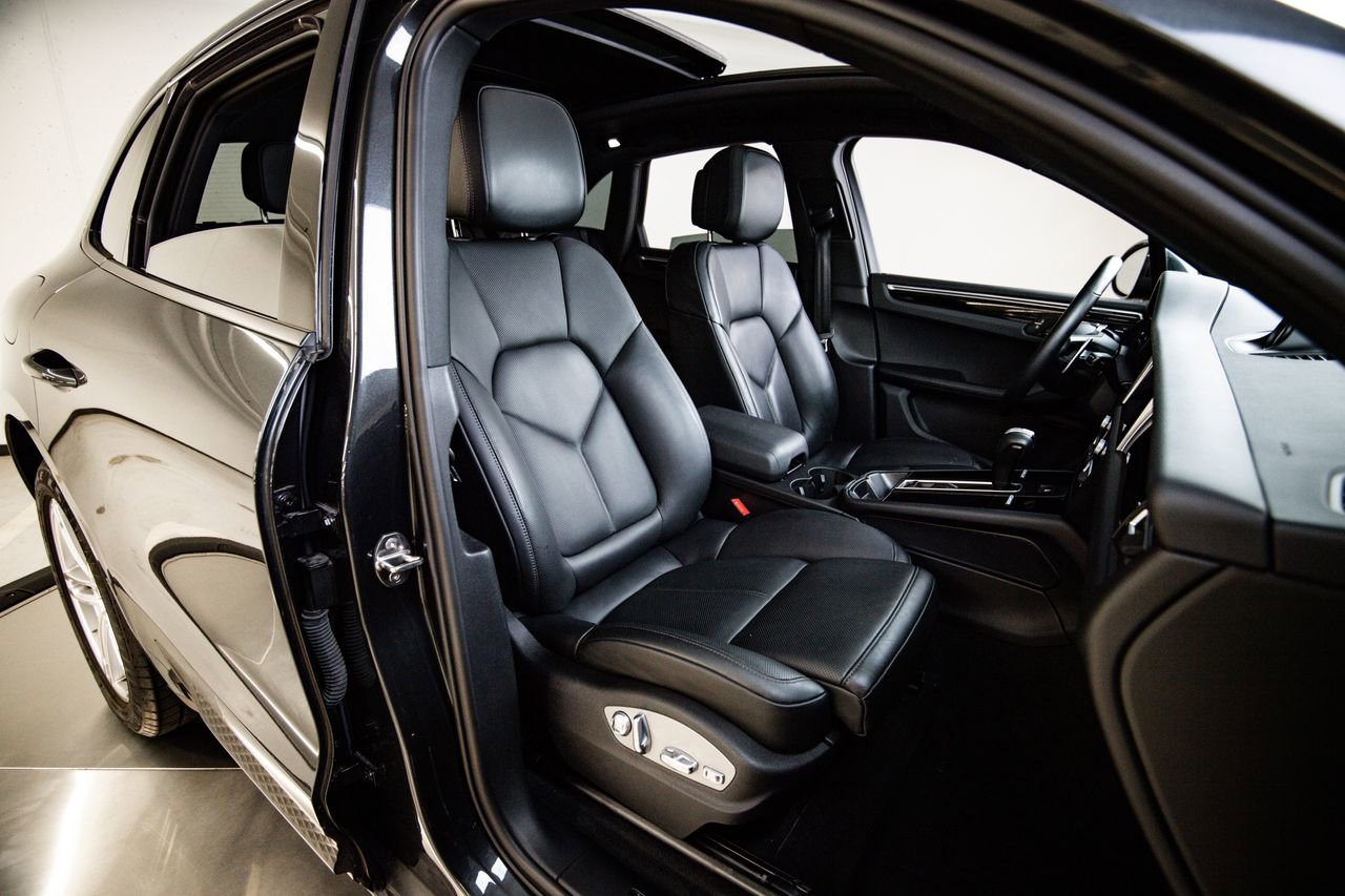 Certified 2024 Porsche Macan image 29