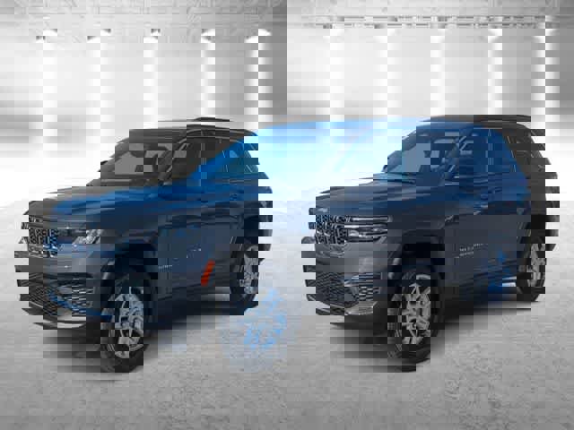 Used 2025 Jeep Grand Cherokee Laredo image 4