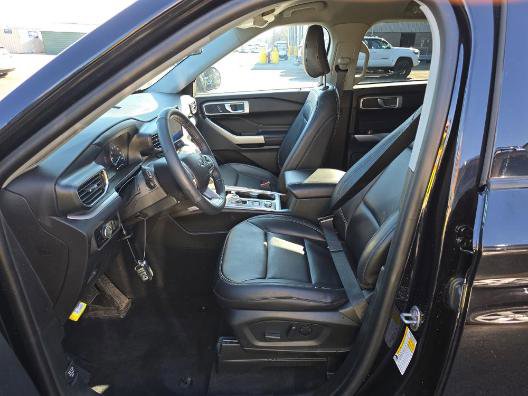 Used 2023 Ford Explorer XLT w/ Equipment Group 202A image 3