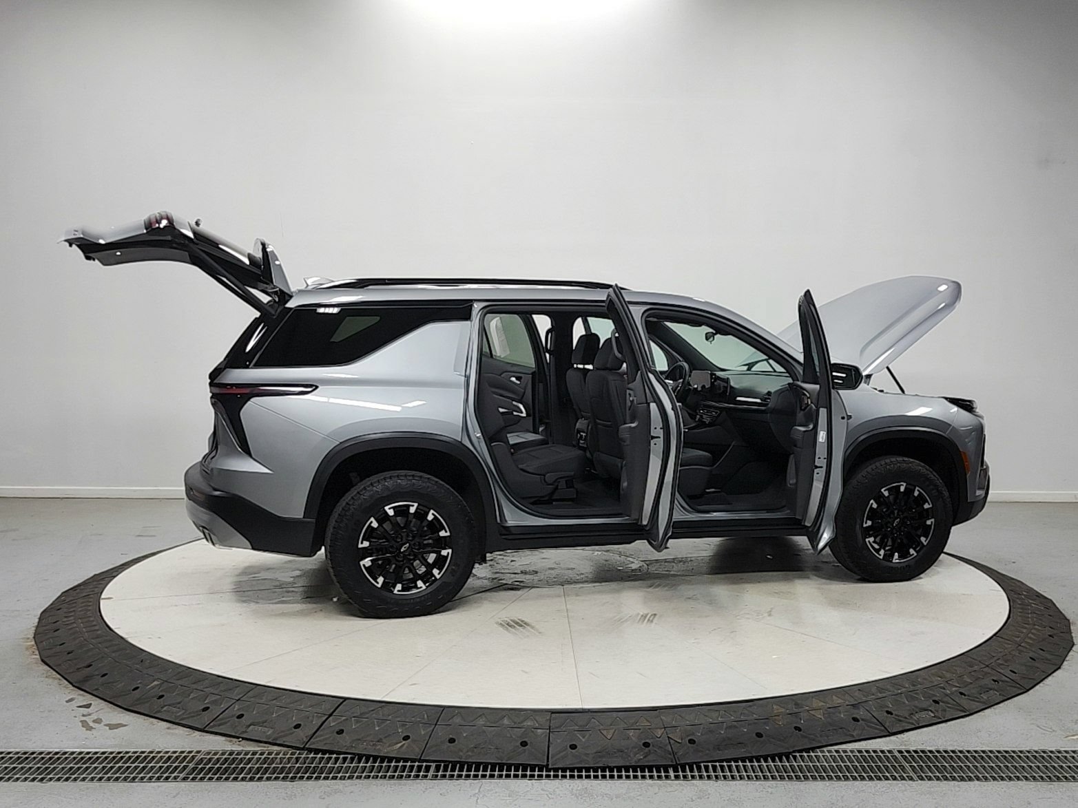 Used 2025 Chevrolet Traverse Z71 AWD/4WD image 16
