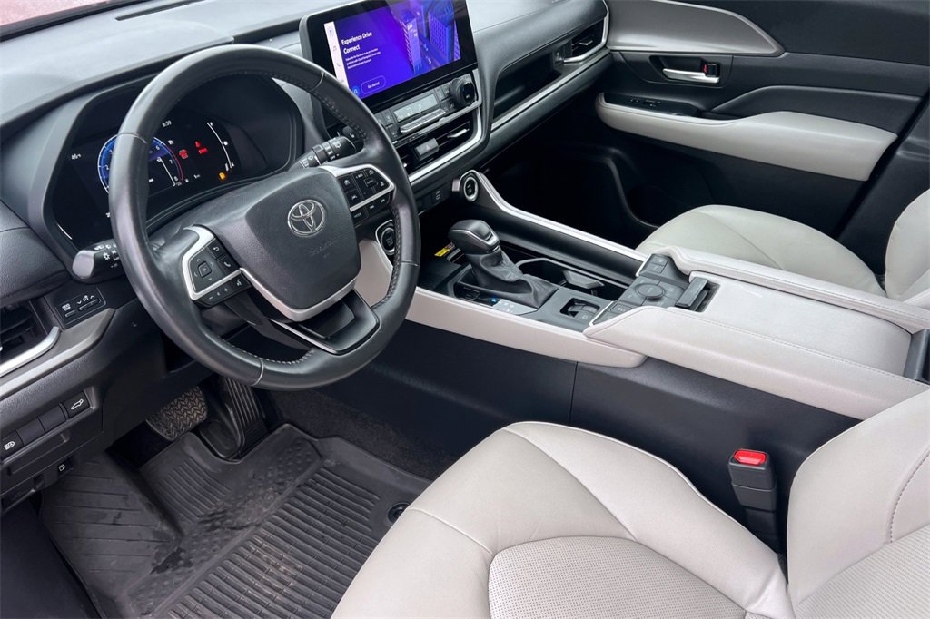 Certified 2024 Toyota Grand Highlander XLE image 12