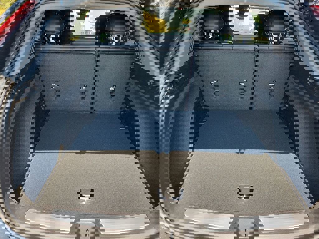 New 2025 Cadillac Optiq Luxury 1 image 24