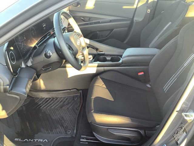 Certified 2025 Hyundai Elantra SEL image 9