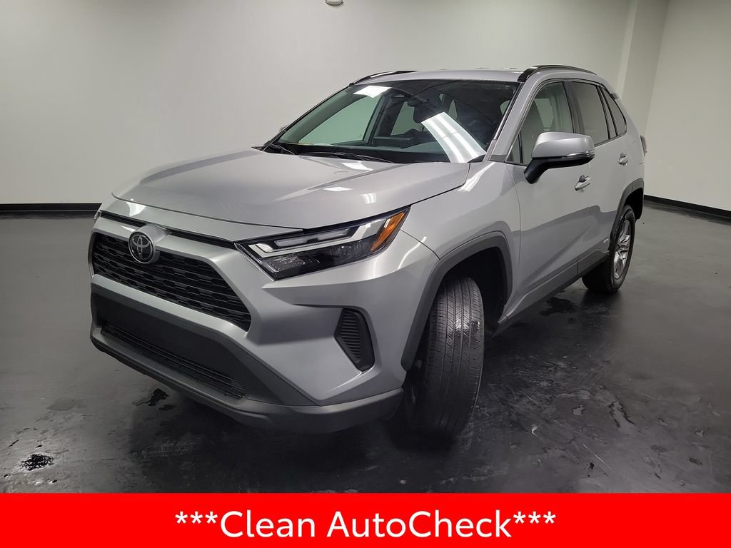 Used 2025 Toyota RAV4 XLE AWD/4WD image 4