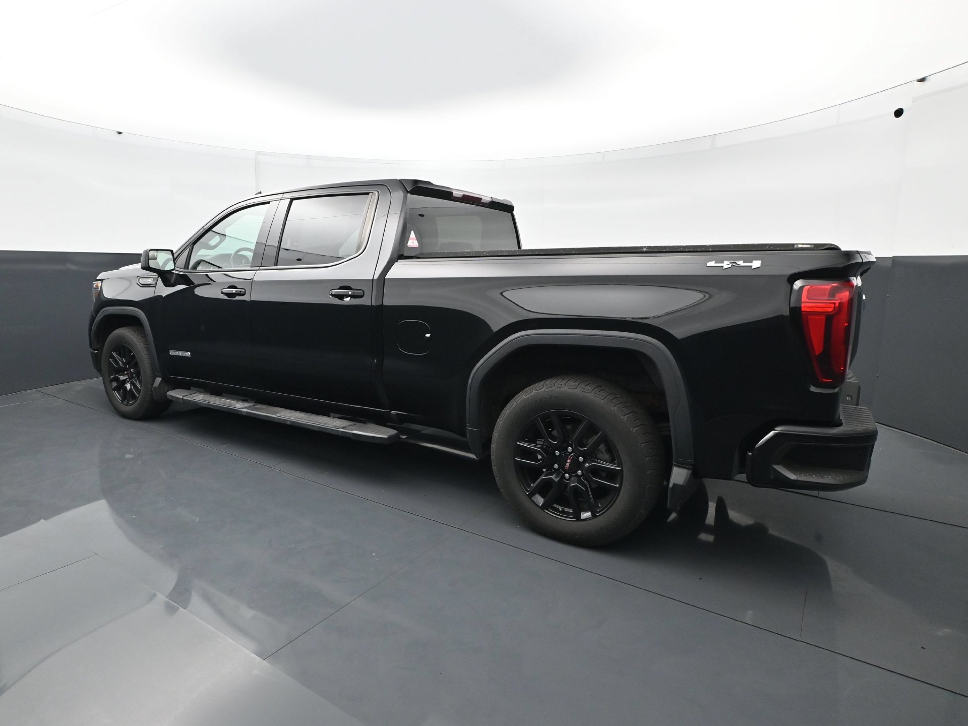 Used 2020 GMC Sierra 1500 Elevation w/ Elevation Value Package AWD/4WD image 4