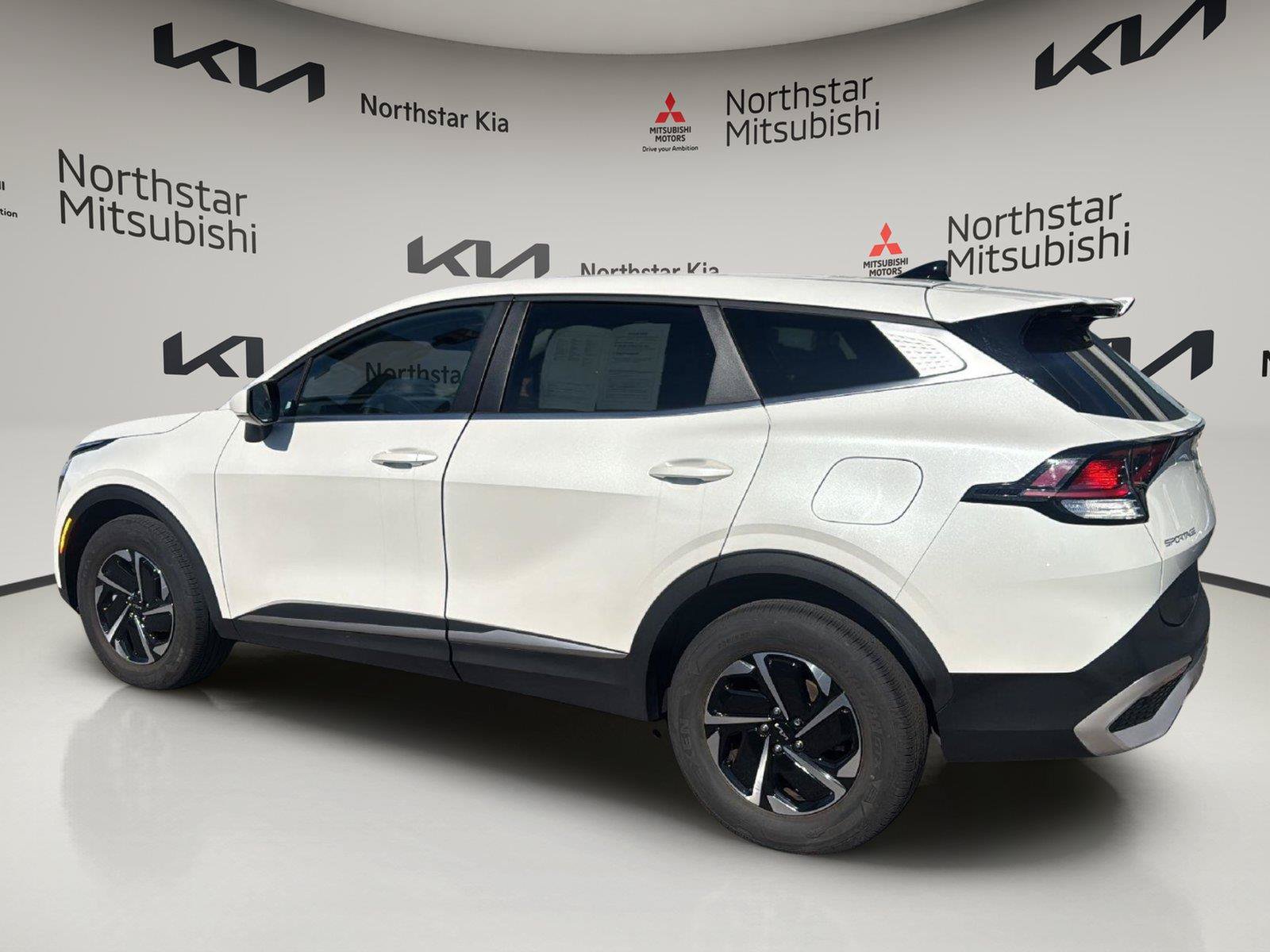 Used 2023 Kia Sportage LX AWD/4WD image 4