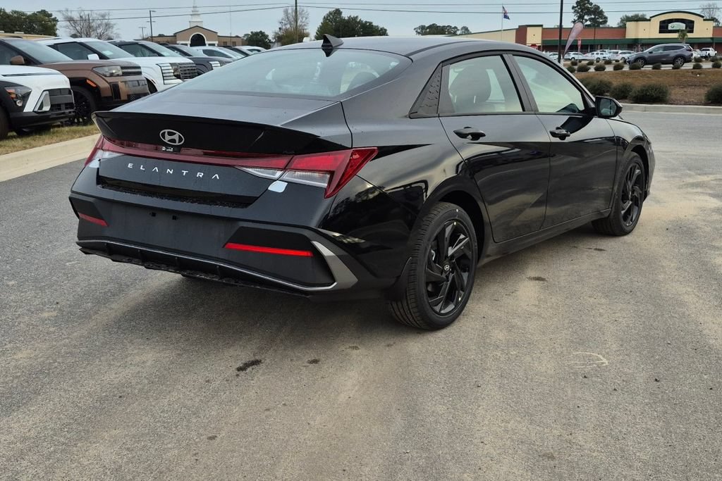 New 2026 Hyundai Elantra SEL Sport FWD image 5