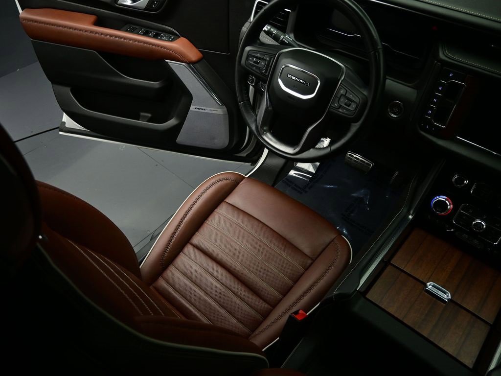 Used 2023 GMC Yukon XL Denali Ultimate image 9