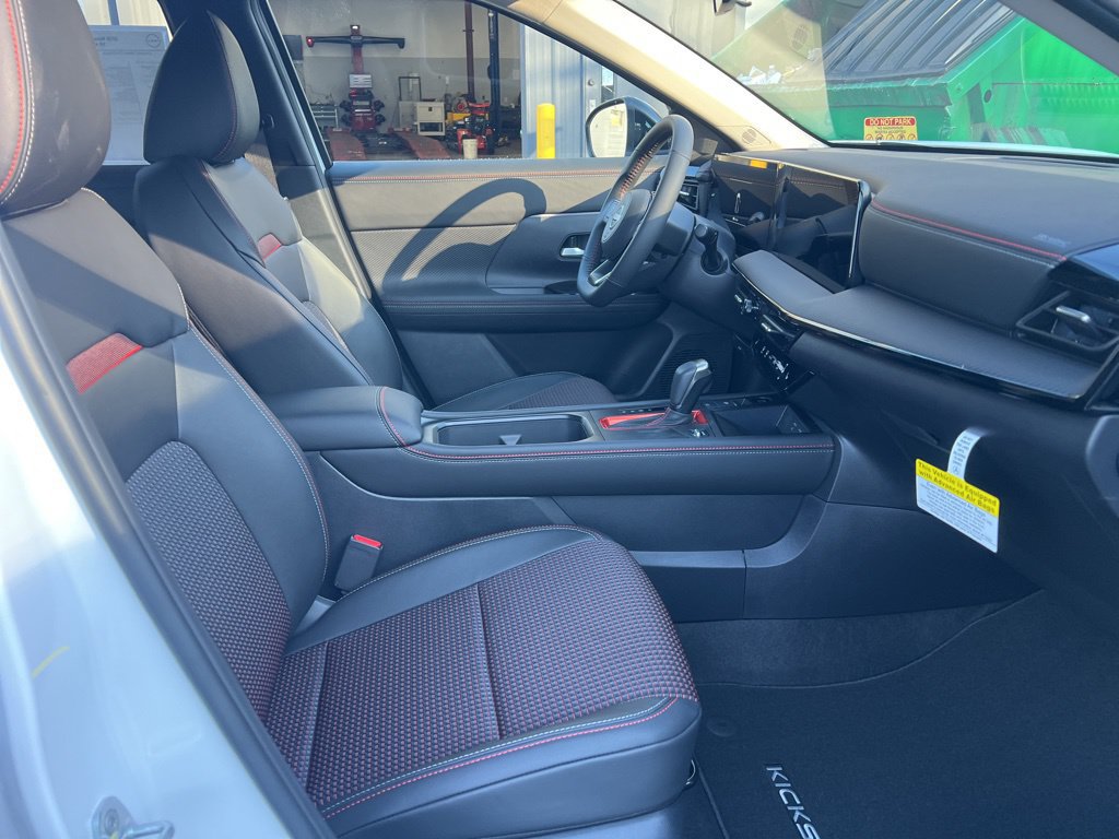 New 2026 Nissan Kicks SR w/ Cold Weather Package AWD/4WD image 36