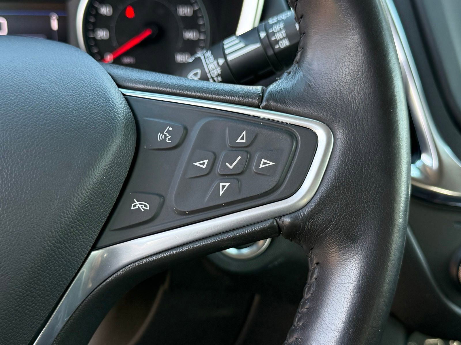 Used 2022 Chevrolet Equinox LT FWD image 31
