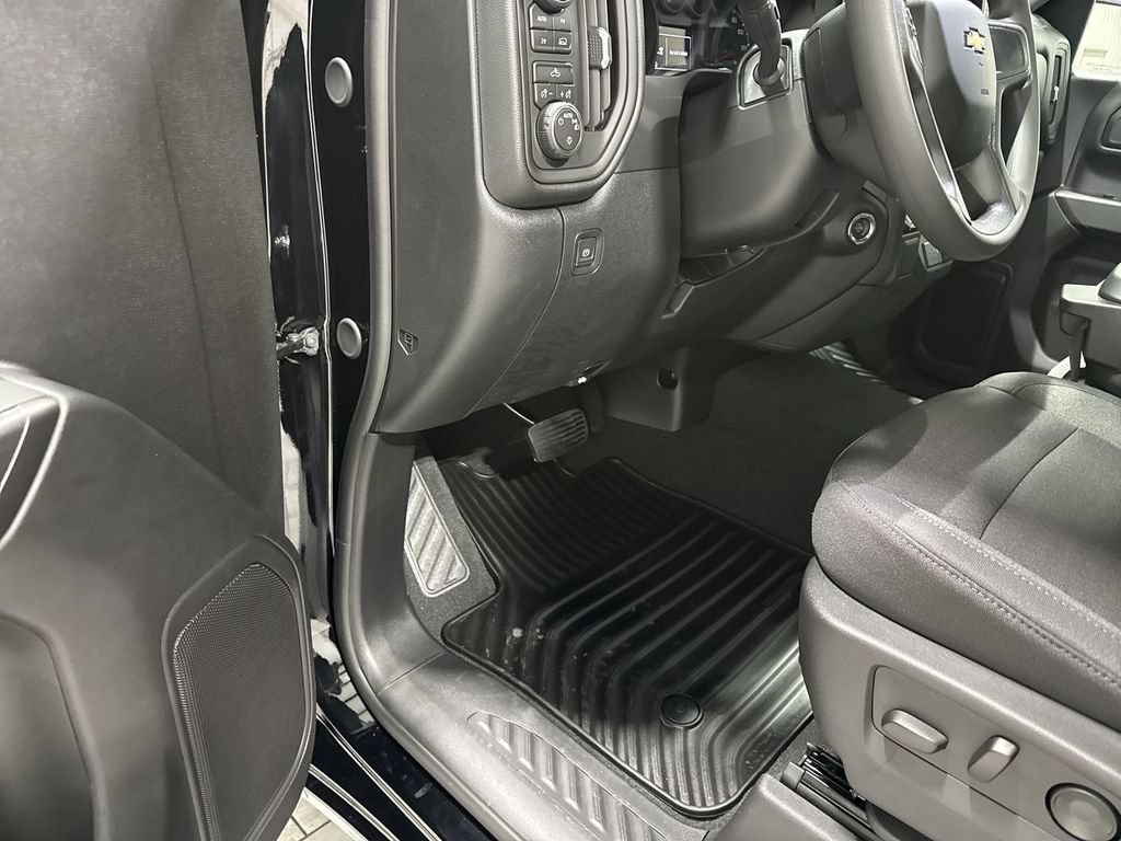 New 2026 Chevrolet Silverado 1500 Custom w/ Turbomax Blackout Package AWD/4WD image 10