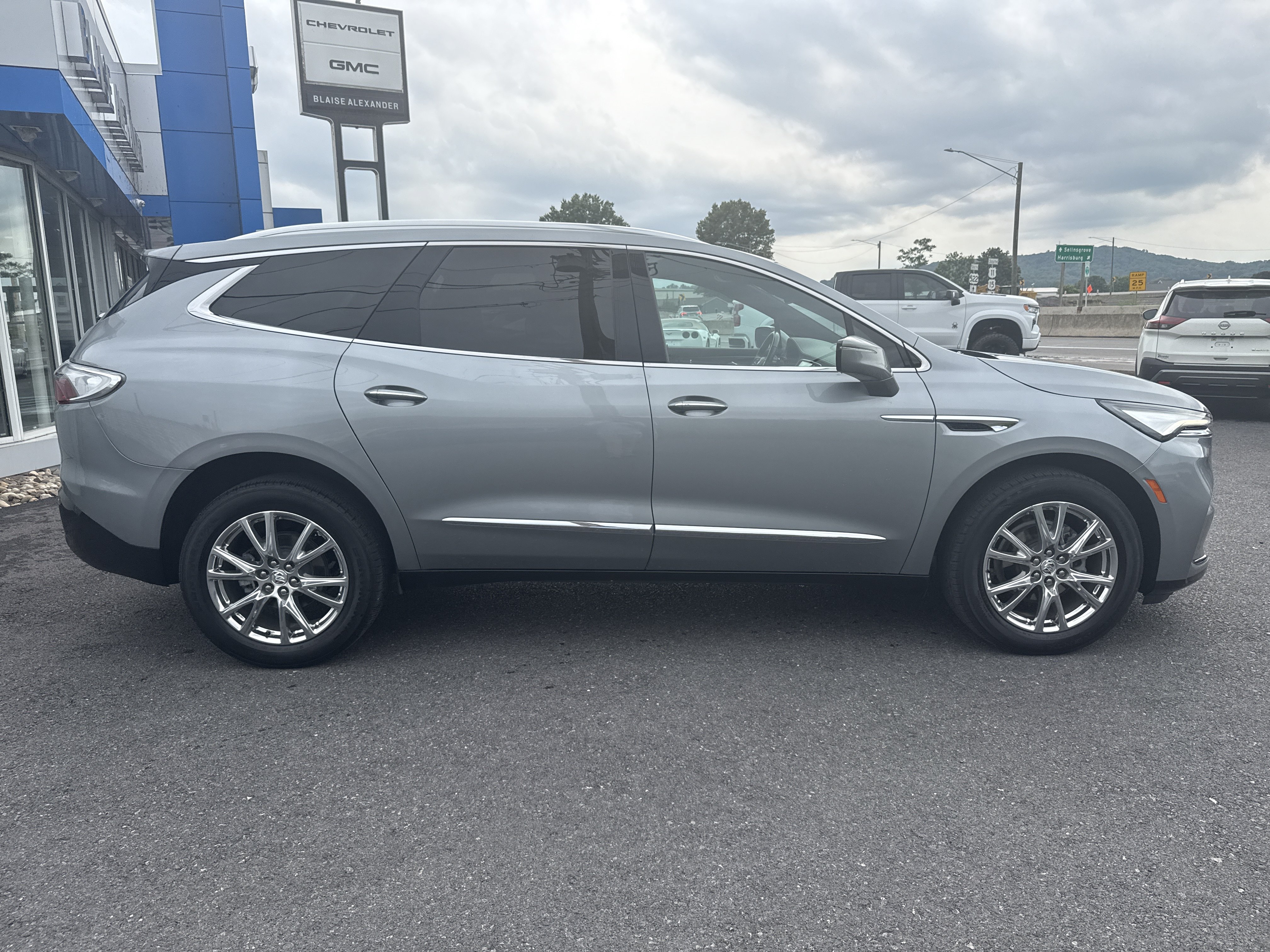 Used 2024 Buick Enclave Essence w/ Experience Buick Package AWD/4WD video 2