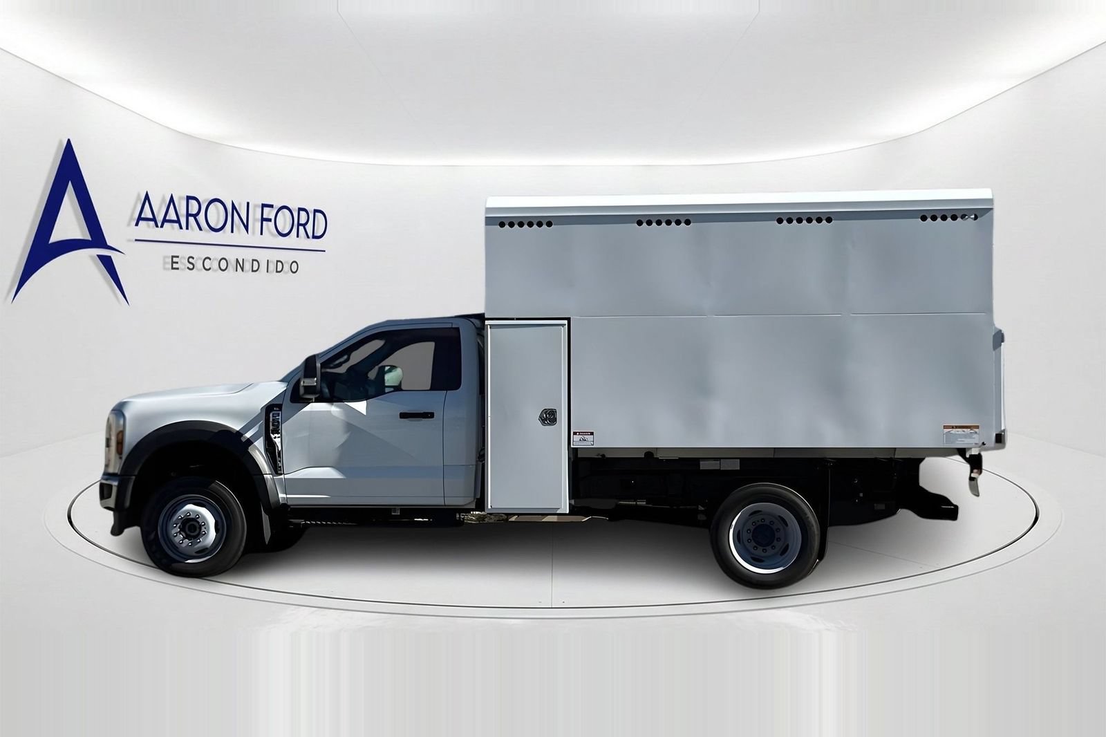 New 2025 Ford F550 4x4 Regular Cab Super Duty w/ XL Chrome Package image 3
