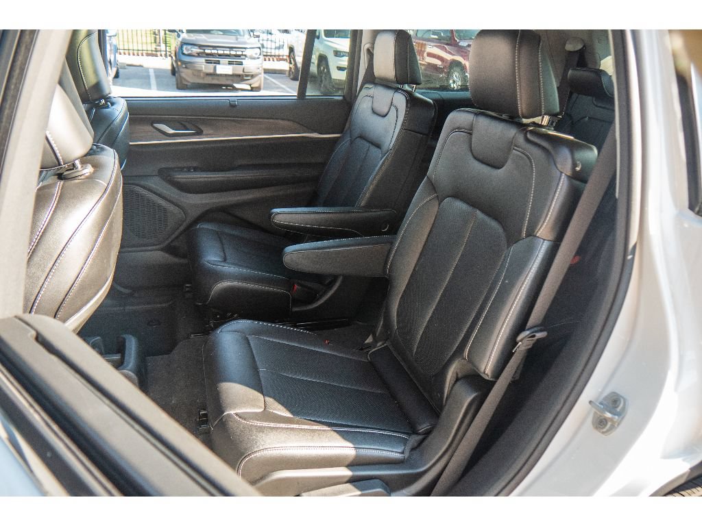 Used 2023 Jeep Grand Cherokee L Limited w/ Luxury Tech Group II AWD/4WD image 19