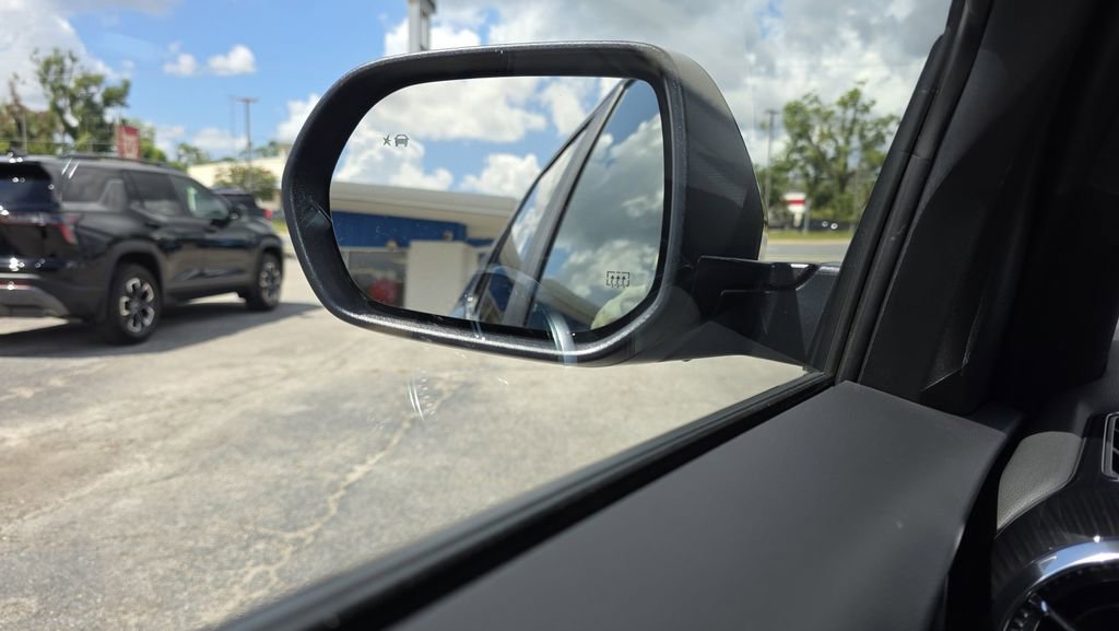 New 2026 Chevrolet Equinox ACTIV w/ LPO, Floor Liner Package image 18