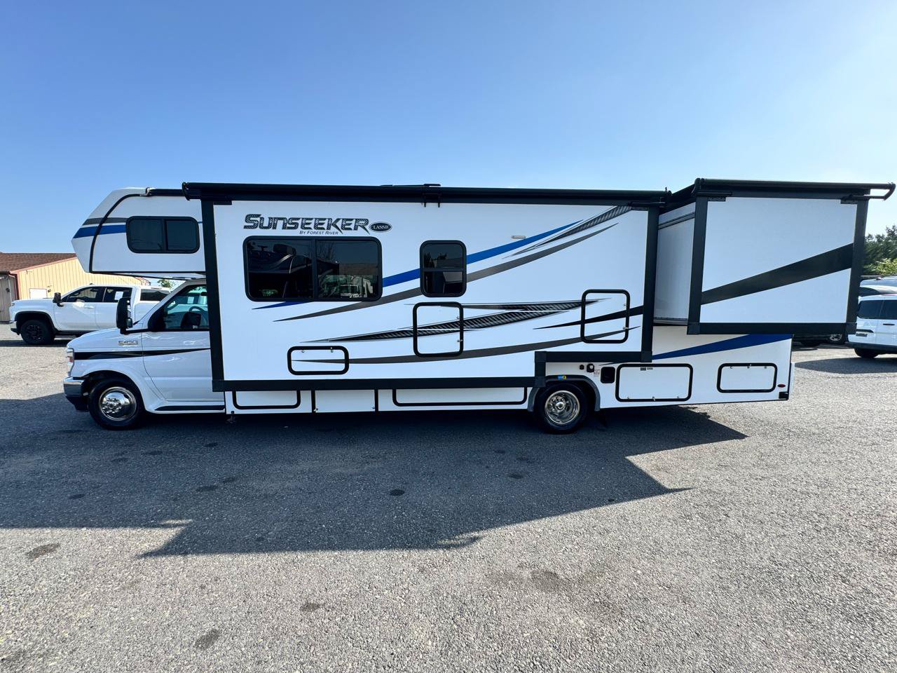 Used 2021 Ford E-450 and Econoline 450 Super Duty w/ Motorhome Prep Package RWD image 8